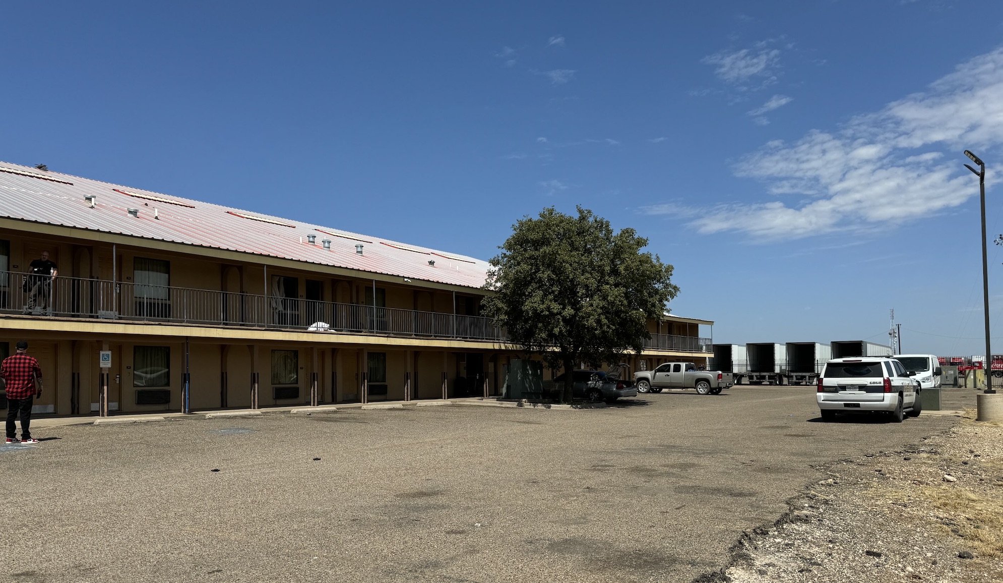 LPD Gasses Suspect out of motel room LPD Gasses Suspect out of motel room