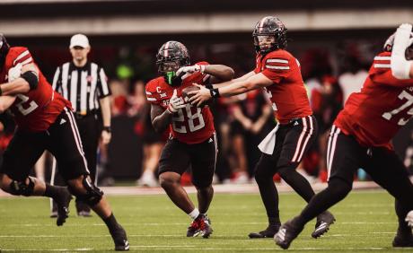 Behren Morton hands the ball off to Tahj Brooks in Texas Tech's Matchup against Baylor