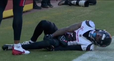 Houston Texans' Tank Dell sufferes gruesome knee injury in the 3rd quarter against the Chiefs.