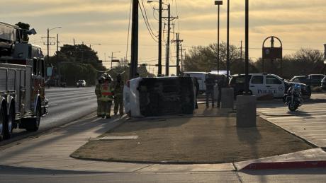 Morning rollover crash on 98th Street in Lubbock March 27