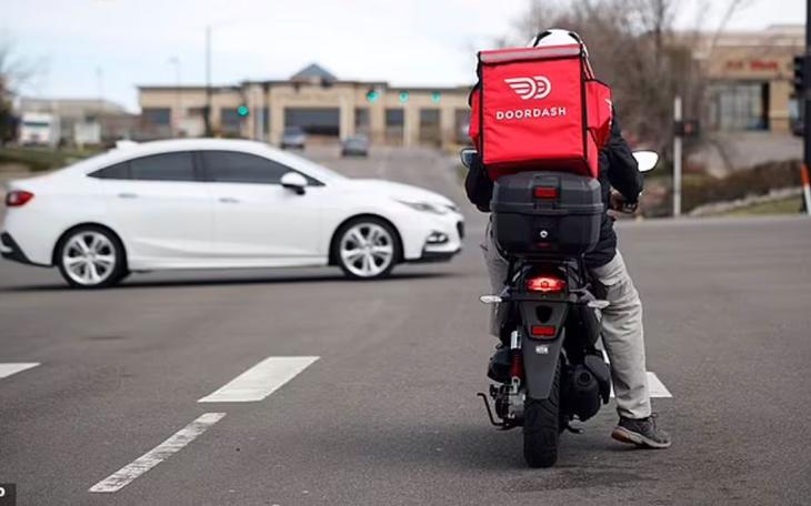 Illegal migrants are working for food delivery apps.