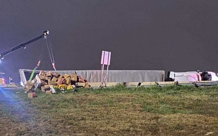 24,000 Lbs of Amazon Packages on Dallas Highway