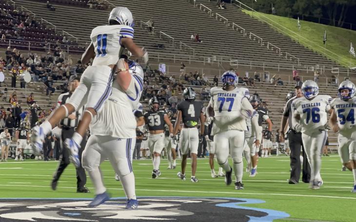 Lubbock Estacado in action against Canyon Randall