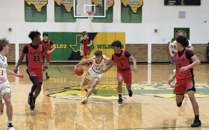 Idalou's Kutter Houchin driving down the court after a fastbreak