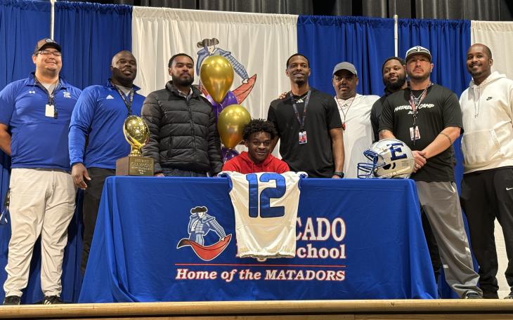 Estacado Matadors' Le'Darrius Hall sings with Hardin-Simmons University