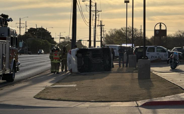 Morning rollover crash on 98th Street in Lubbock March 27