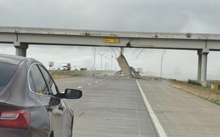 Semi Hauling Crane Crashes Into Overpass, Snarls Traffic on I-27